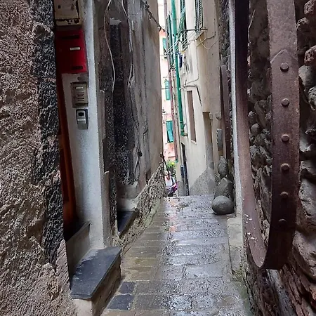 In Centro A Vernazza, Cinque Terre *